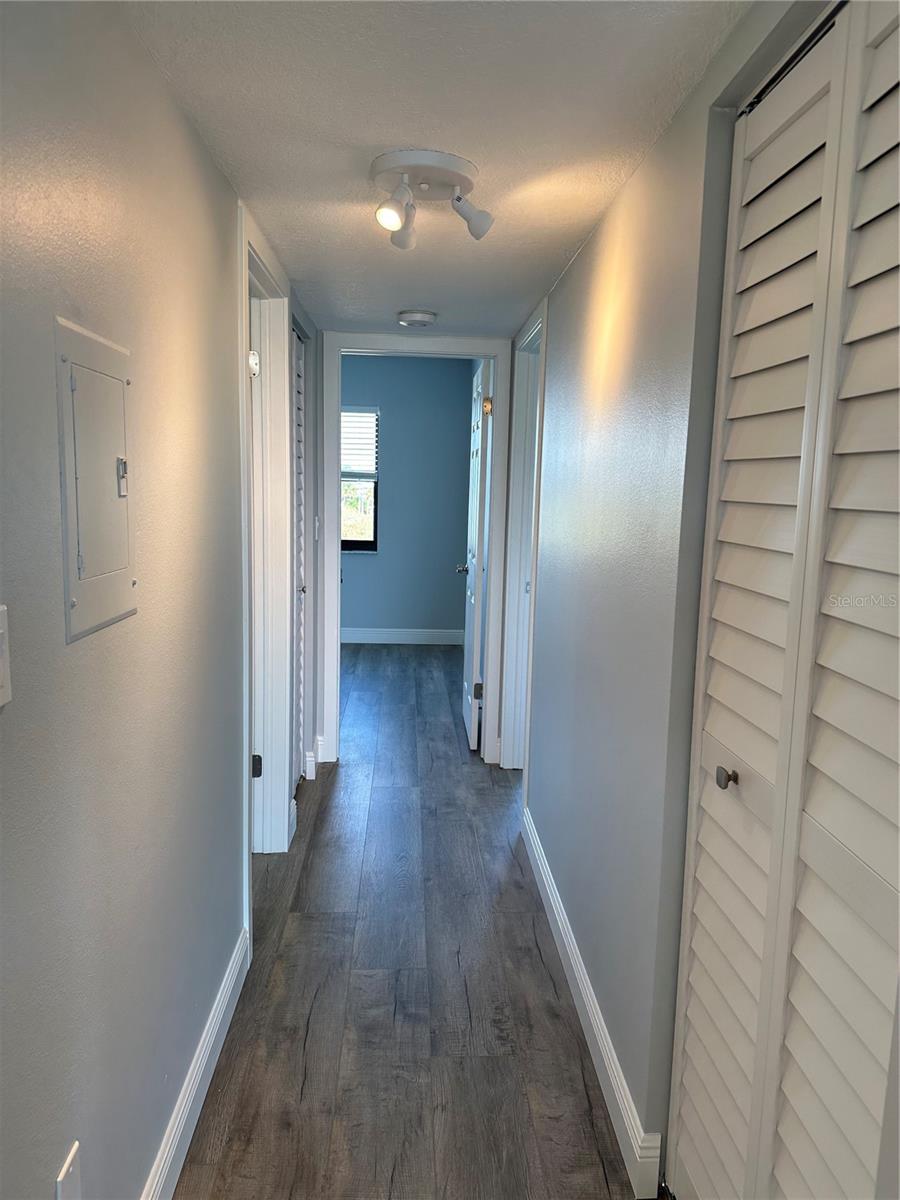 Image 21 of 56 For 12500 Capri Cir N  401