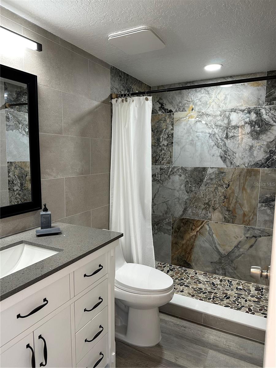 Image 33 of 56 For 12500 Capri Cir N  401