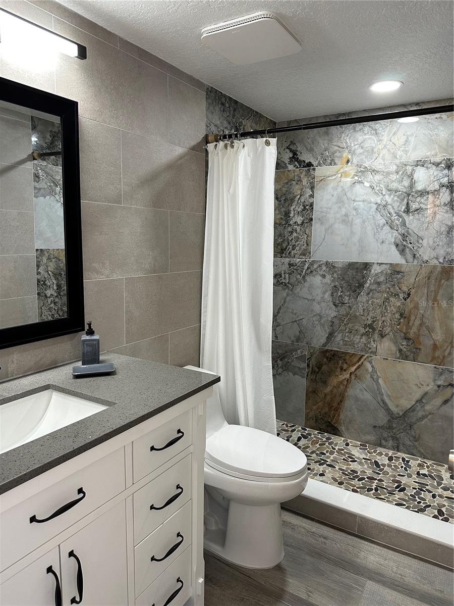 Image 34 of 56 For 12500 Capri Cir N  401
