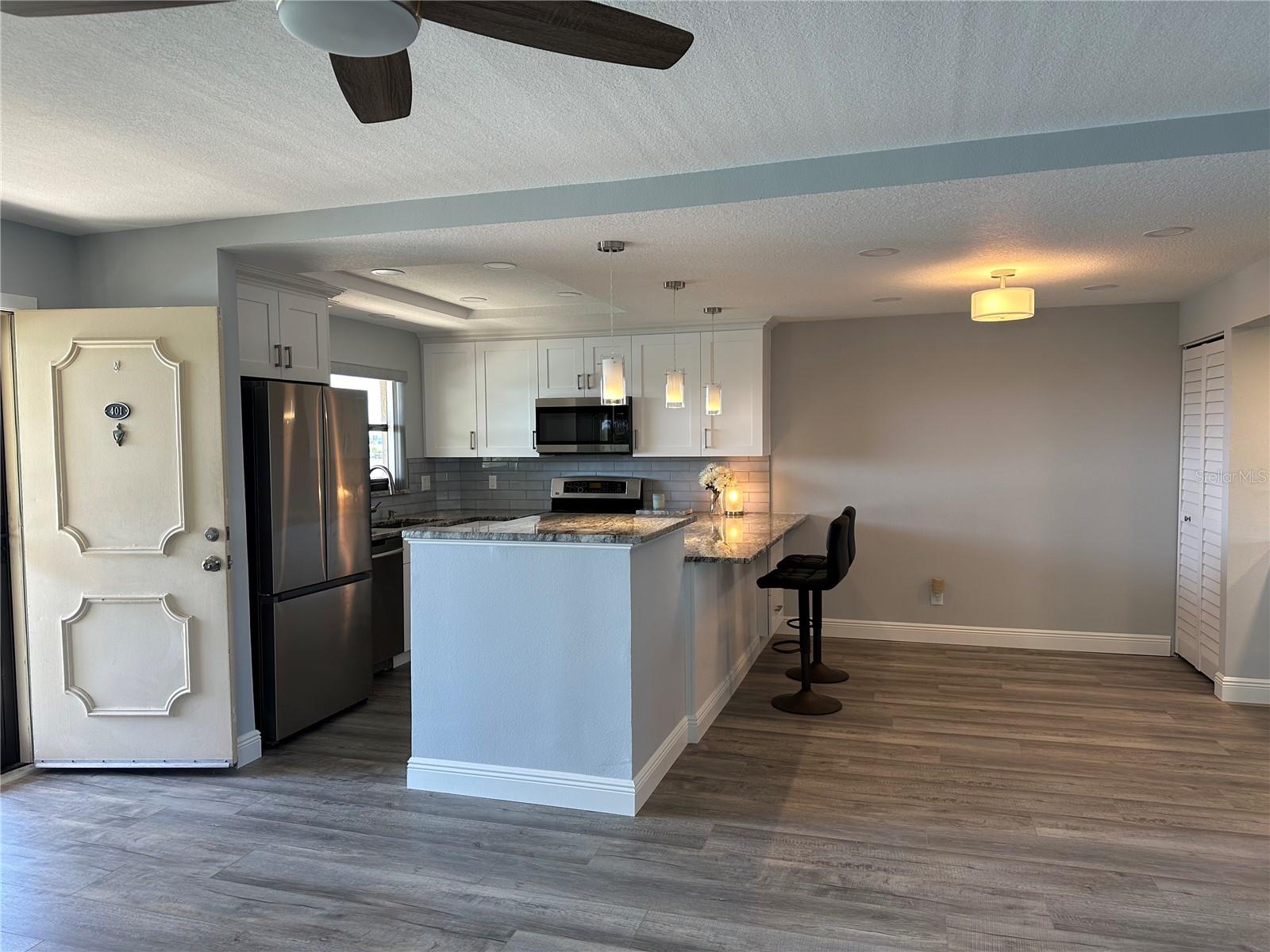 Image 4 of 56 For 12500 Capri Cir N  401