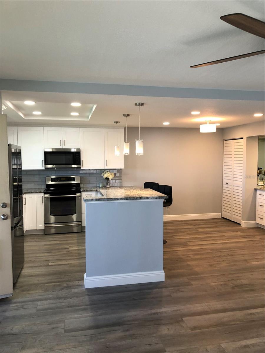 Image 9 of 56 For 12500 Capri Cir N  401