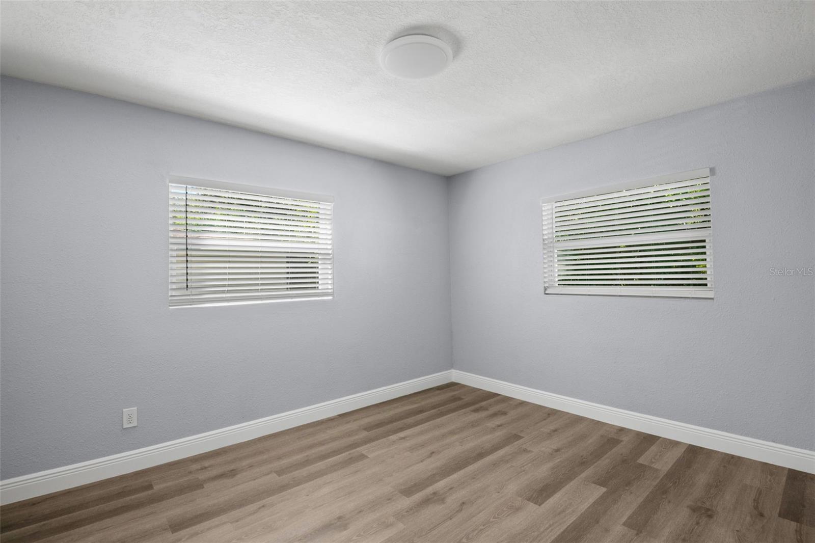 Image 13 of 22 For 914 Chester Drive