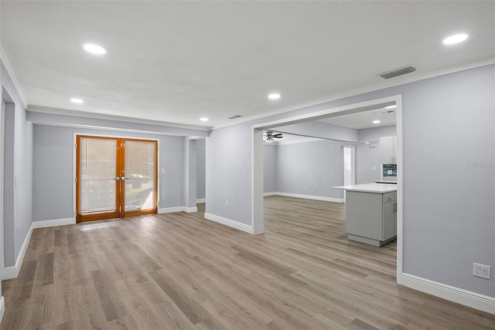 Image 3 of 22 For 914 Chester Drive