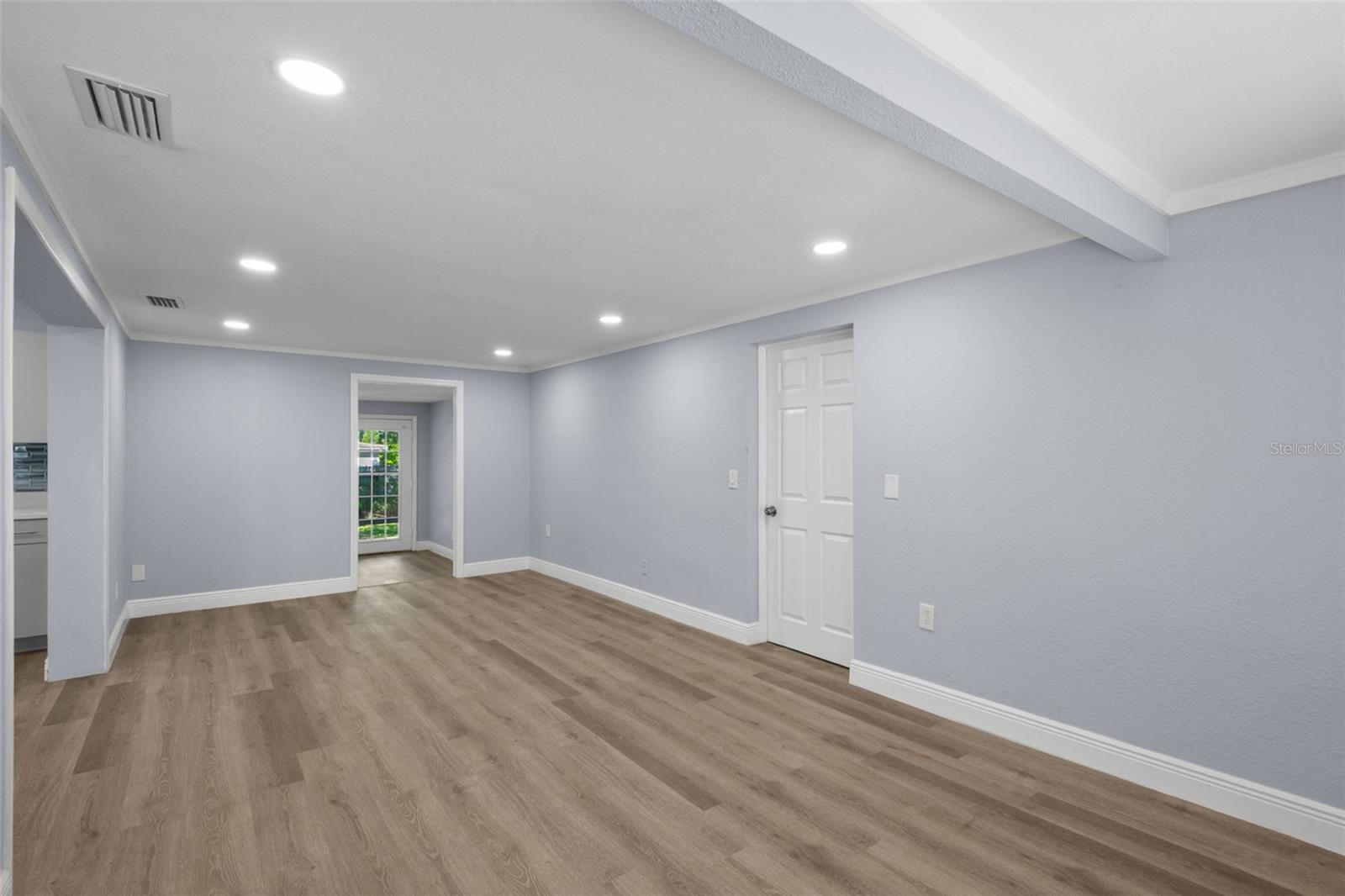 Image 5 of 22 For 914 Chester Drive