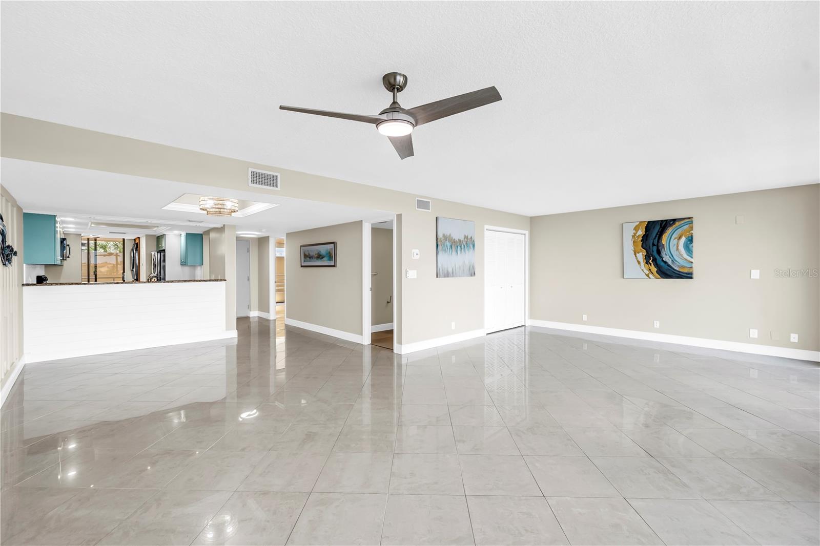 Image 16 of 42 For 2775 Kipps Colony Drive S 204
