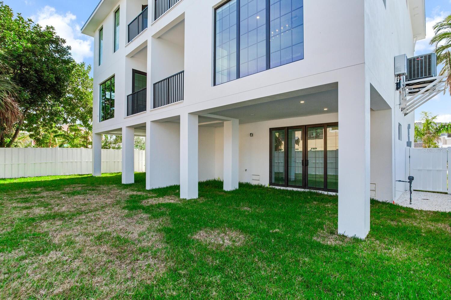 Image 4 of 47 For 140 174th Avenue E B