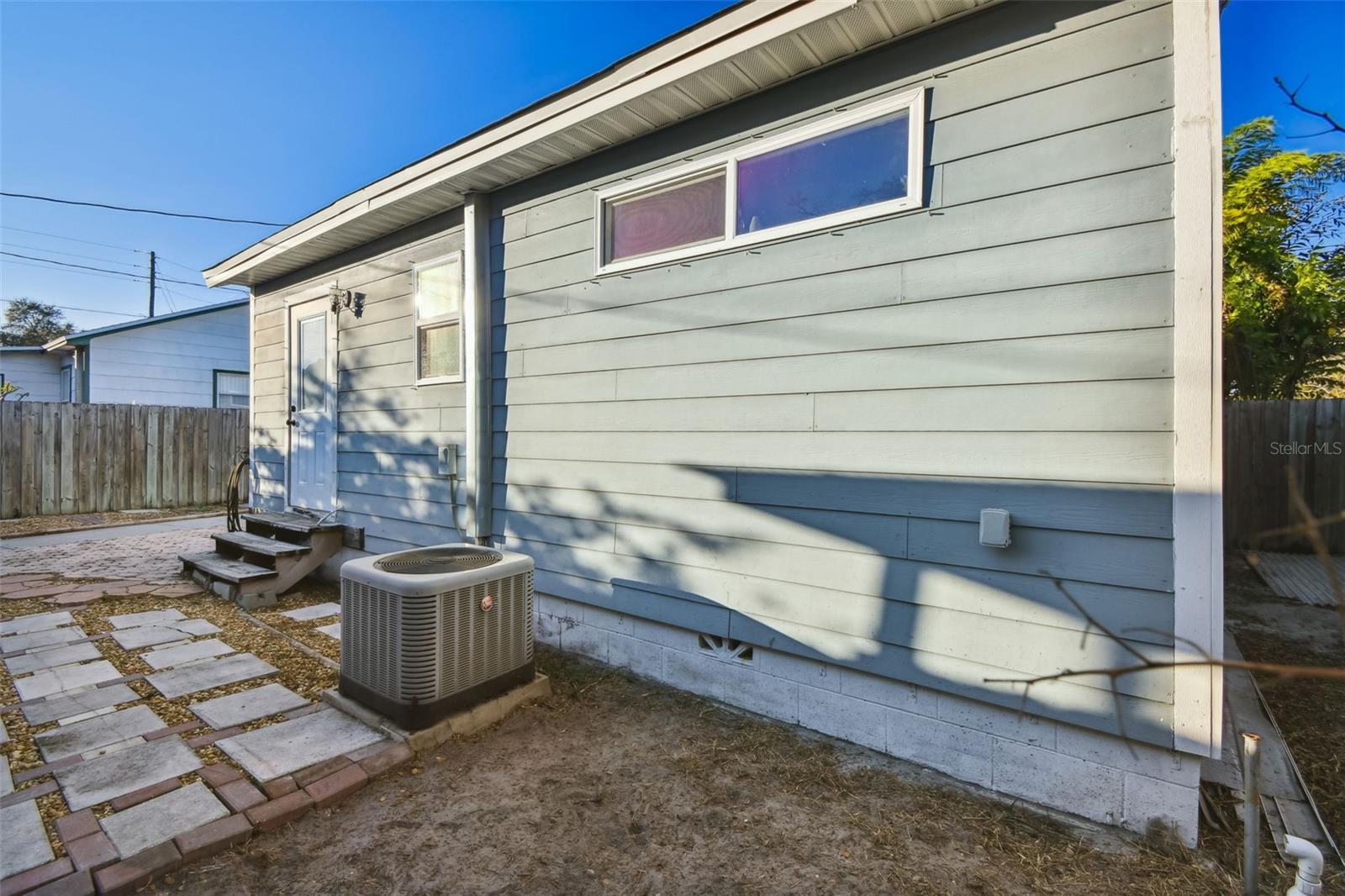 Image 24 of 39 For 2310 30th Avenue N