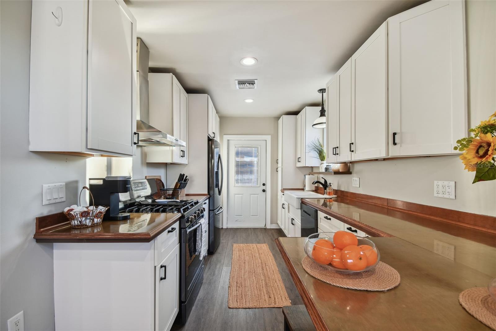 Image 7 of 39 For 2310 30th Avenue N
