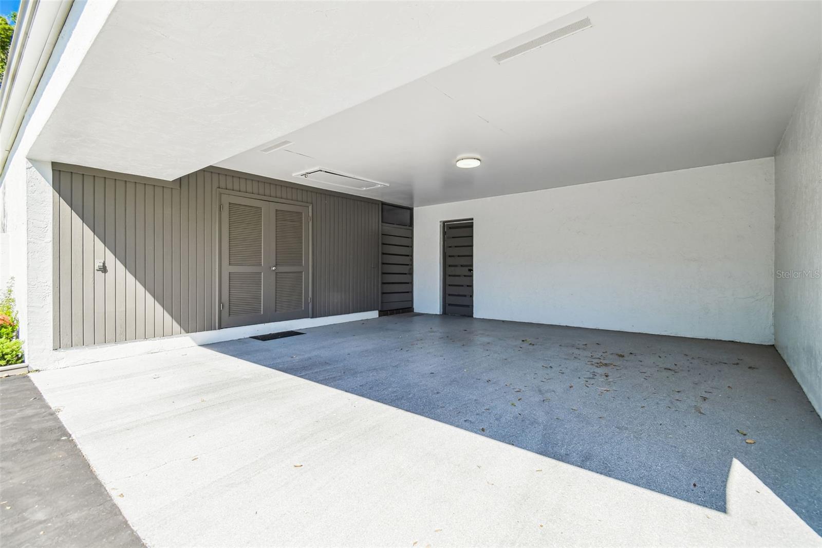 Image 32 of 43 For 4186 Northmeadow Circle N-a