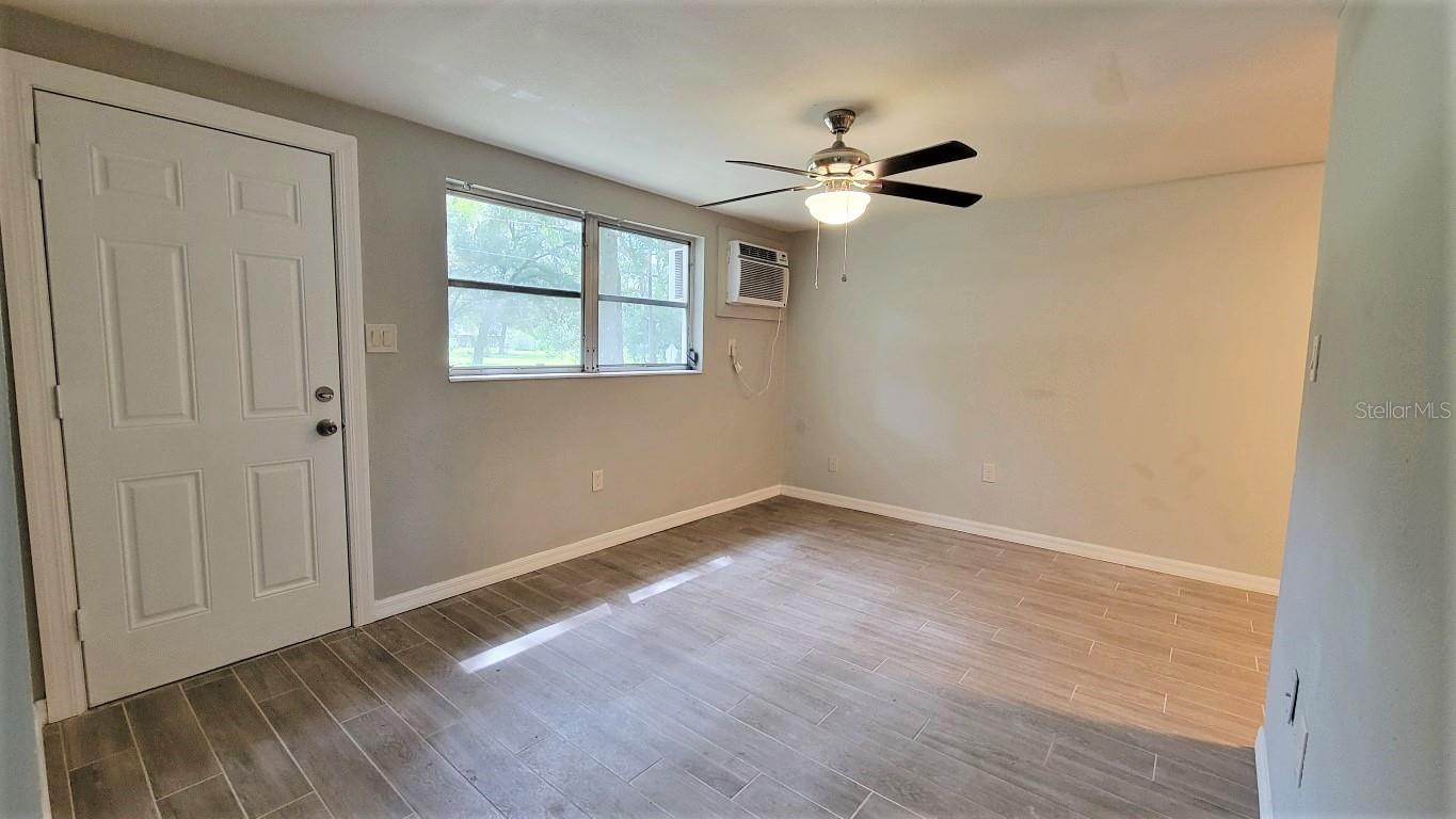 Image 3 of 11 For 5320 Pine Street B