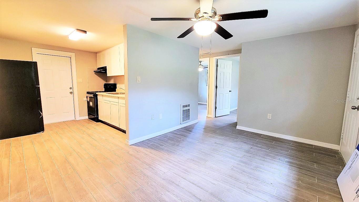 Image 4 of 11 For 5320 Pine Street B