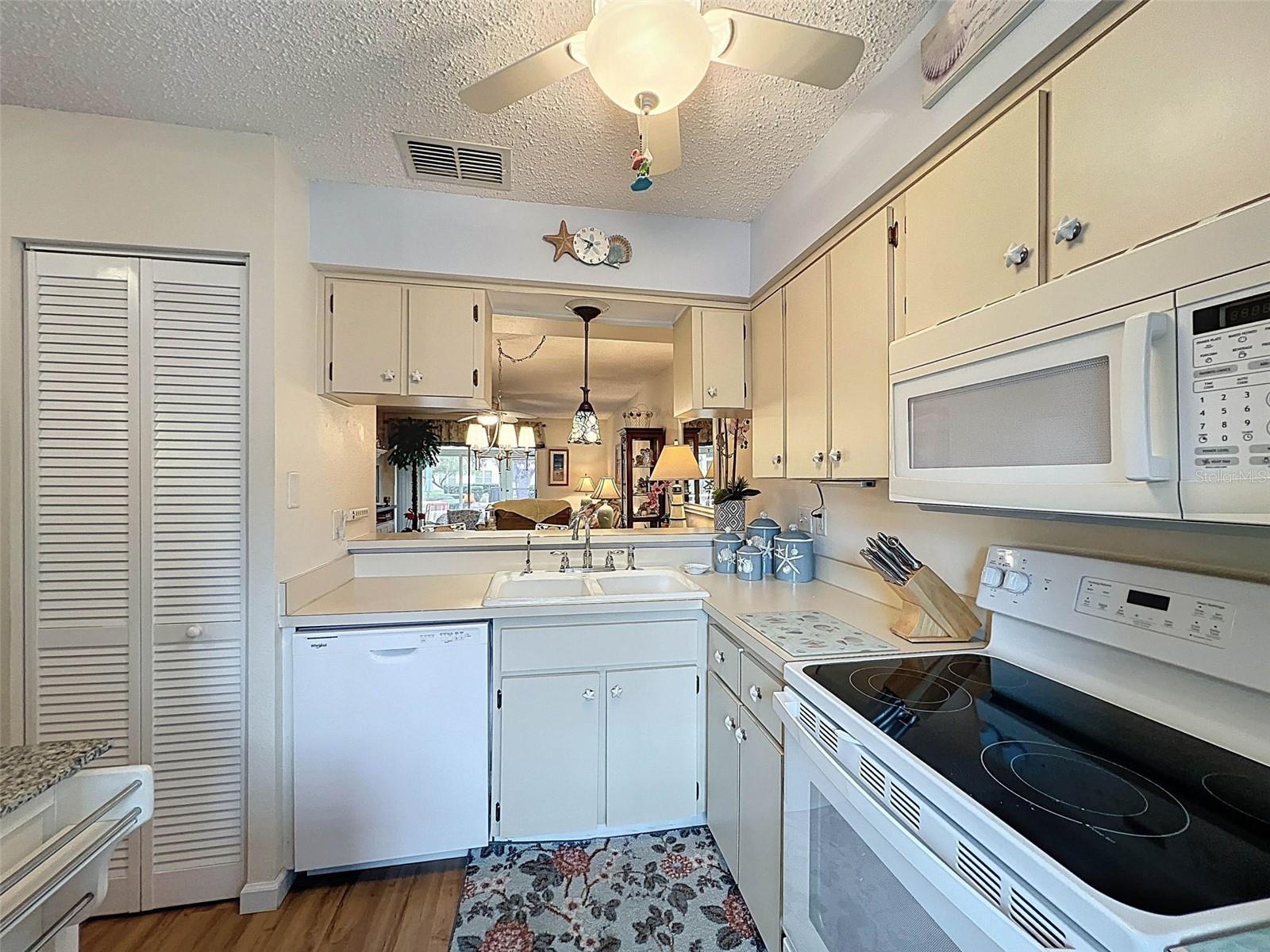 Image 5 of 24 For 6433 Tina Drive 12