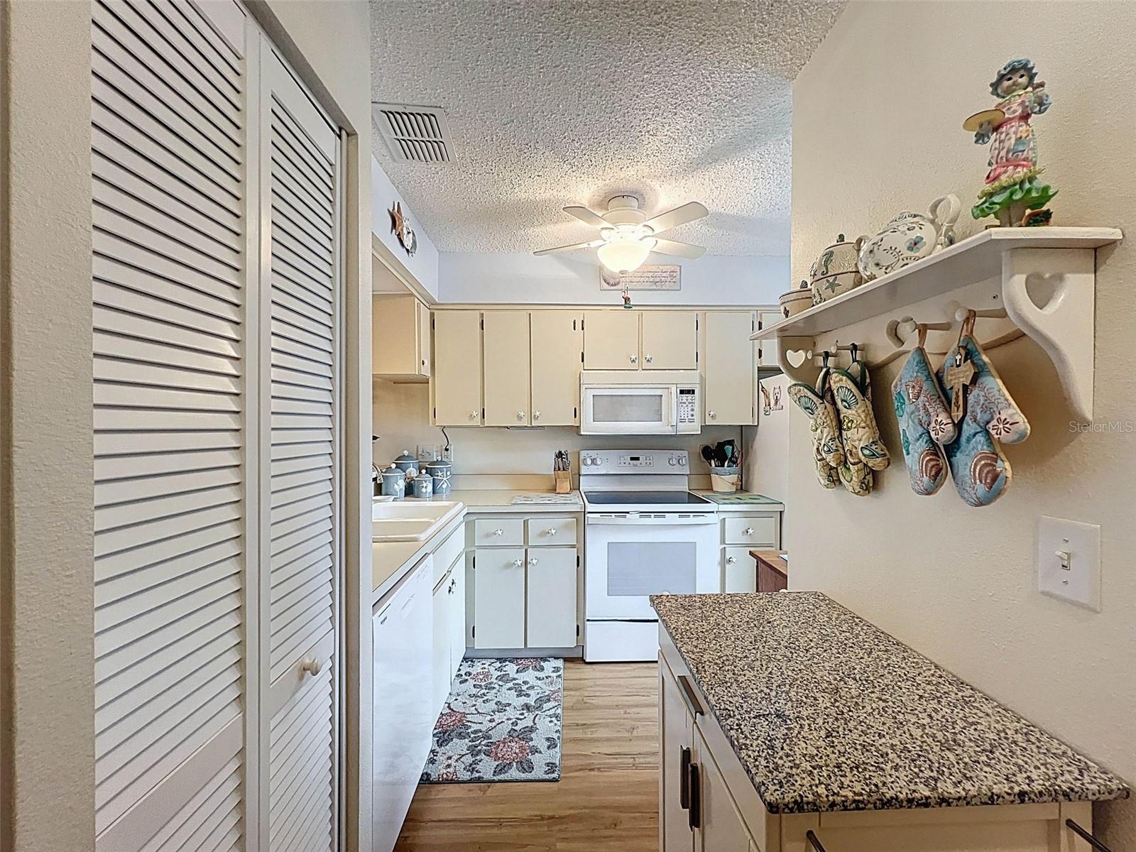 Image 7 of 24 For 6433 Tina Drive 12