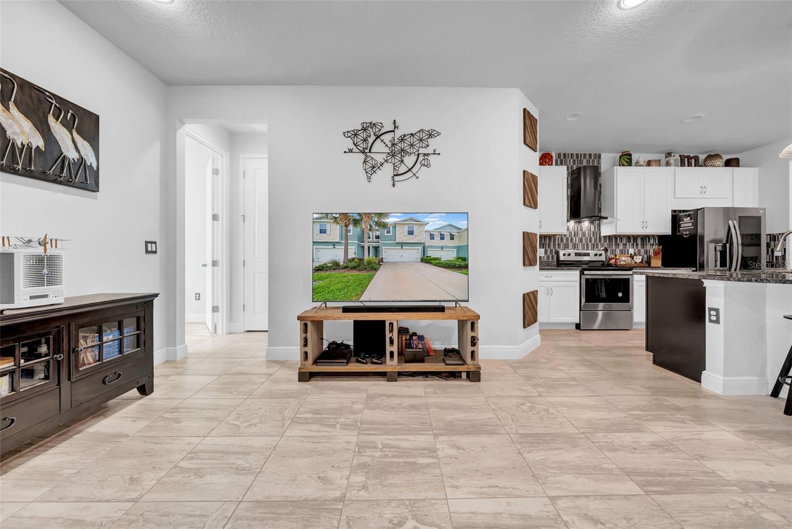 Image 4 of 30 For 4007 Palm Key Avenue