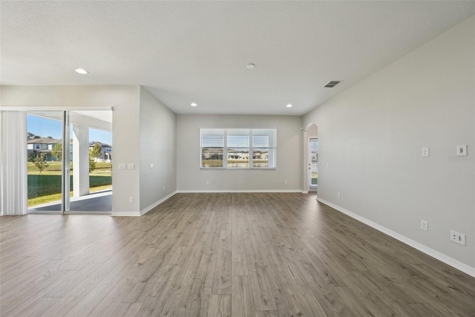 Listing photo id 9 for 11110 Sundrift Drive