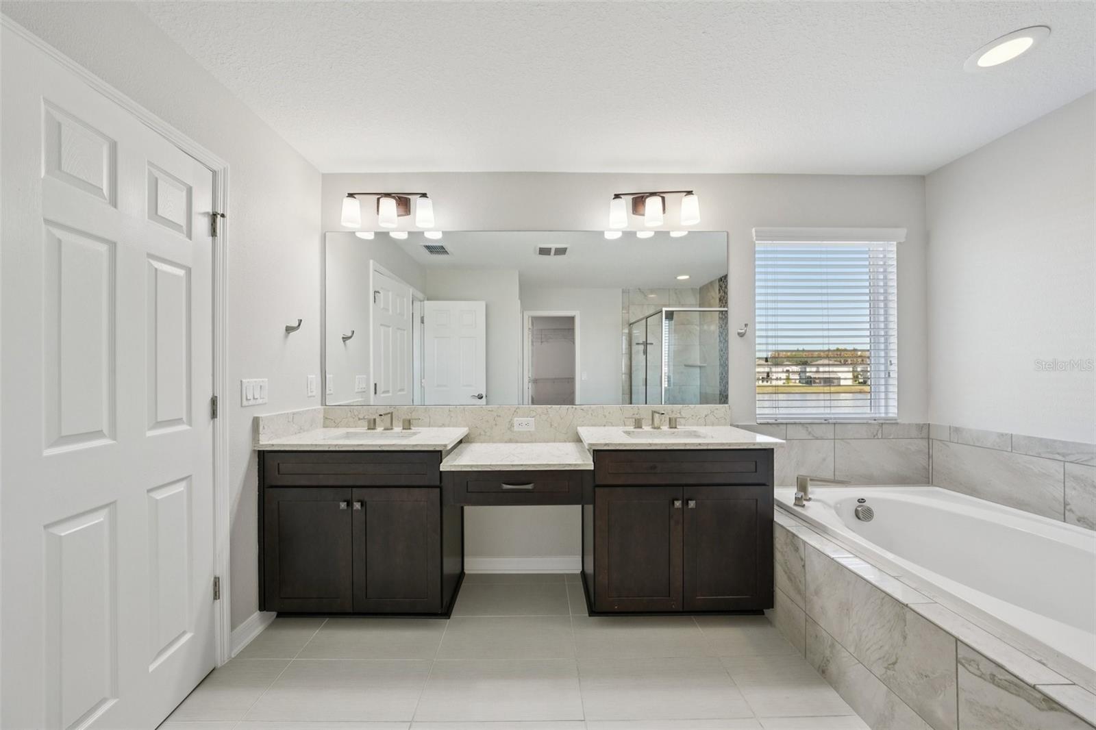 Listing photo id 36 for 11110 Sundrift Drive