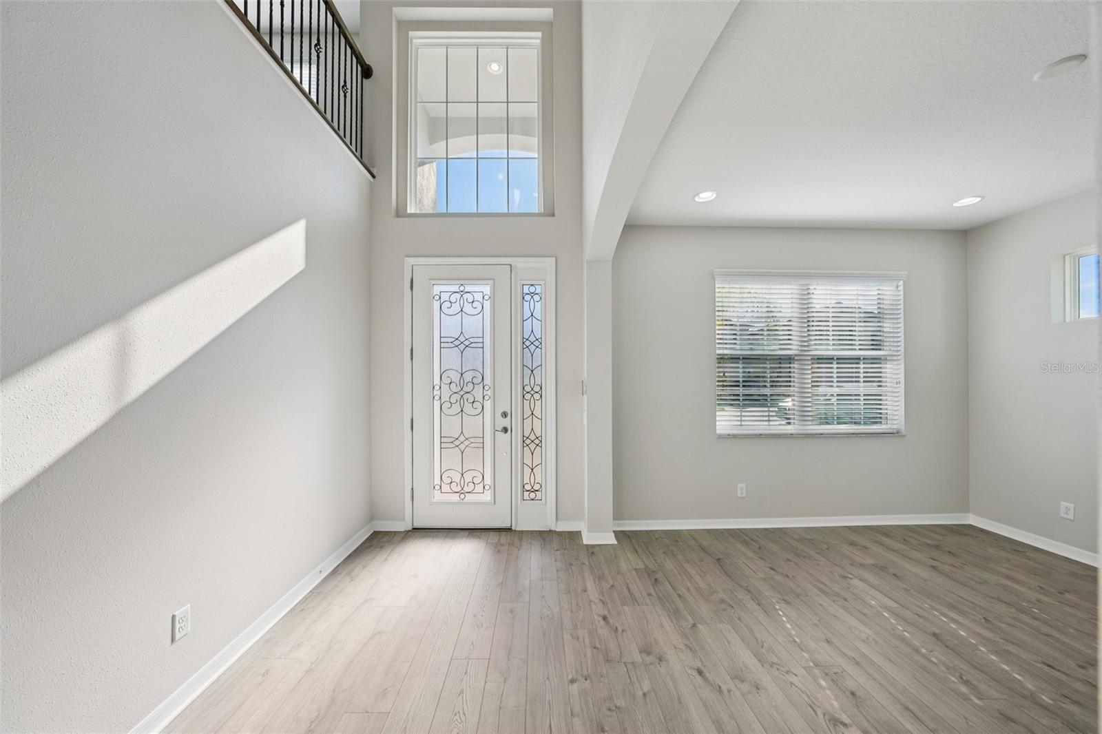 Listing photo id 2 for 11110 Sundrift Drive