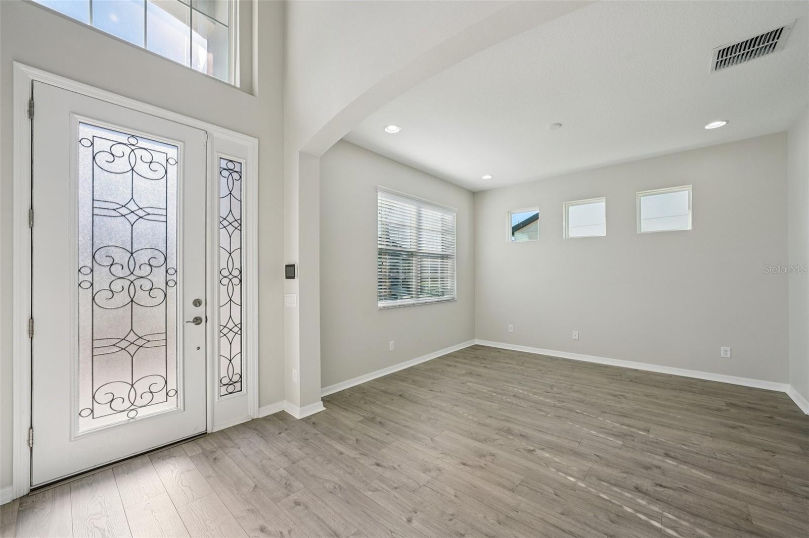 Listing photo id 3 for 11110 Sundrift Drive