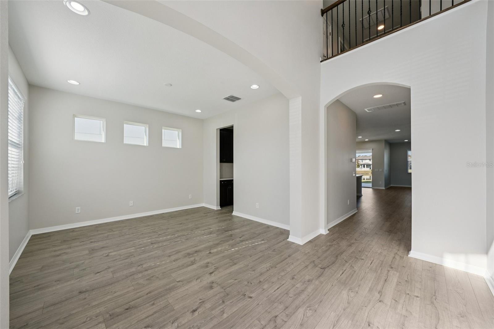 Listing photo id 4 for 11110 Sundrift Drive