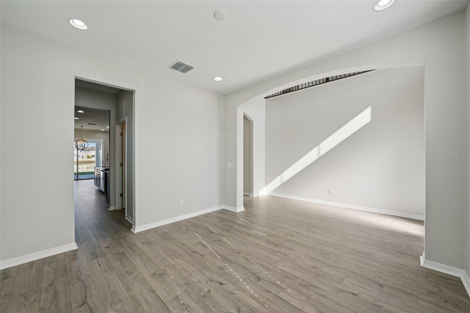 Listing photo id 7 for 11110 Sundrift Drive