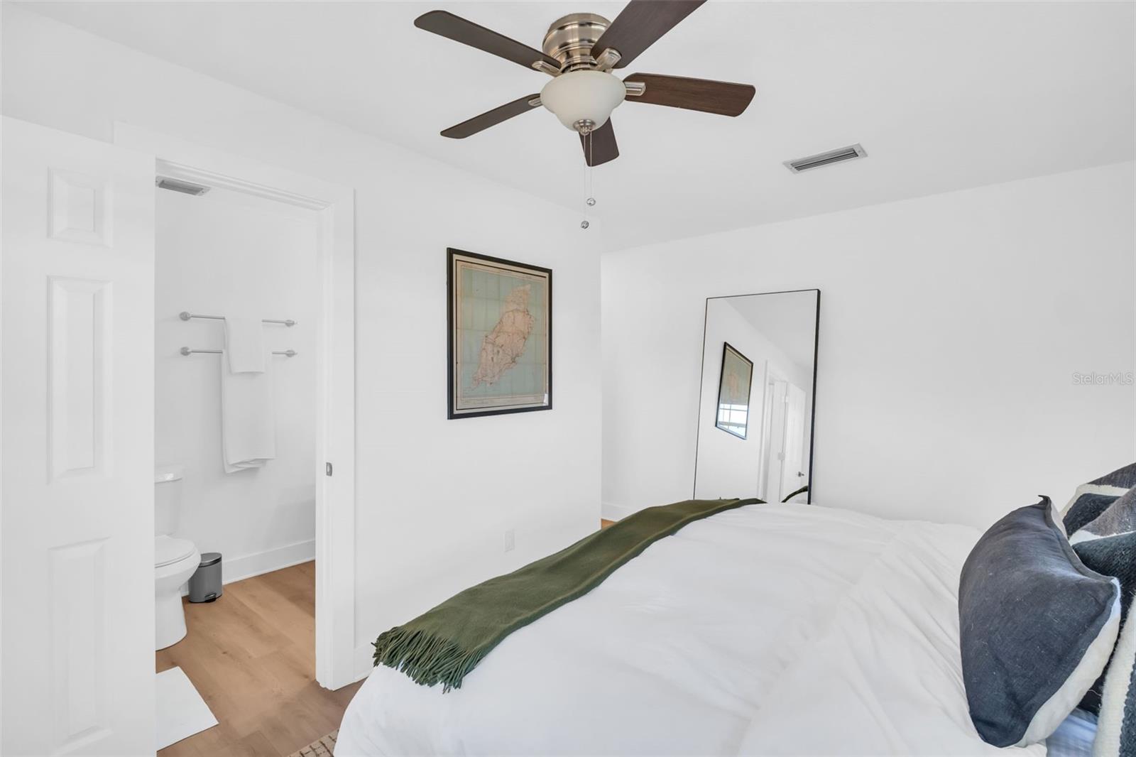 Image 26 of 40 For 218 49th Avenue N