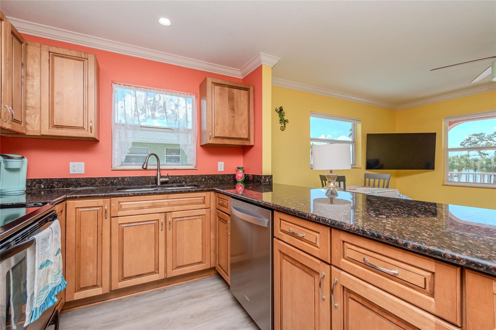 Image 6 of 24 For 5605 Shore Boulevard S B