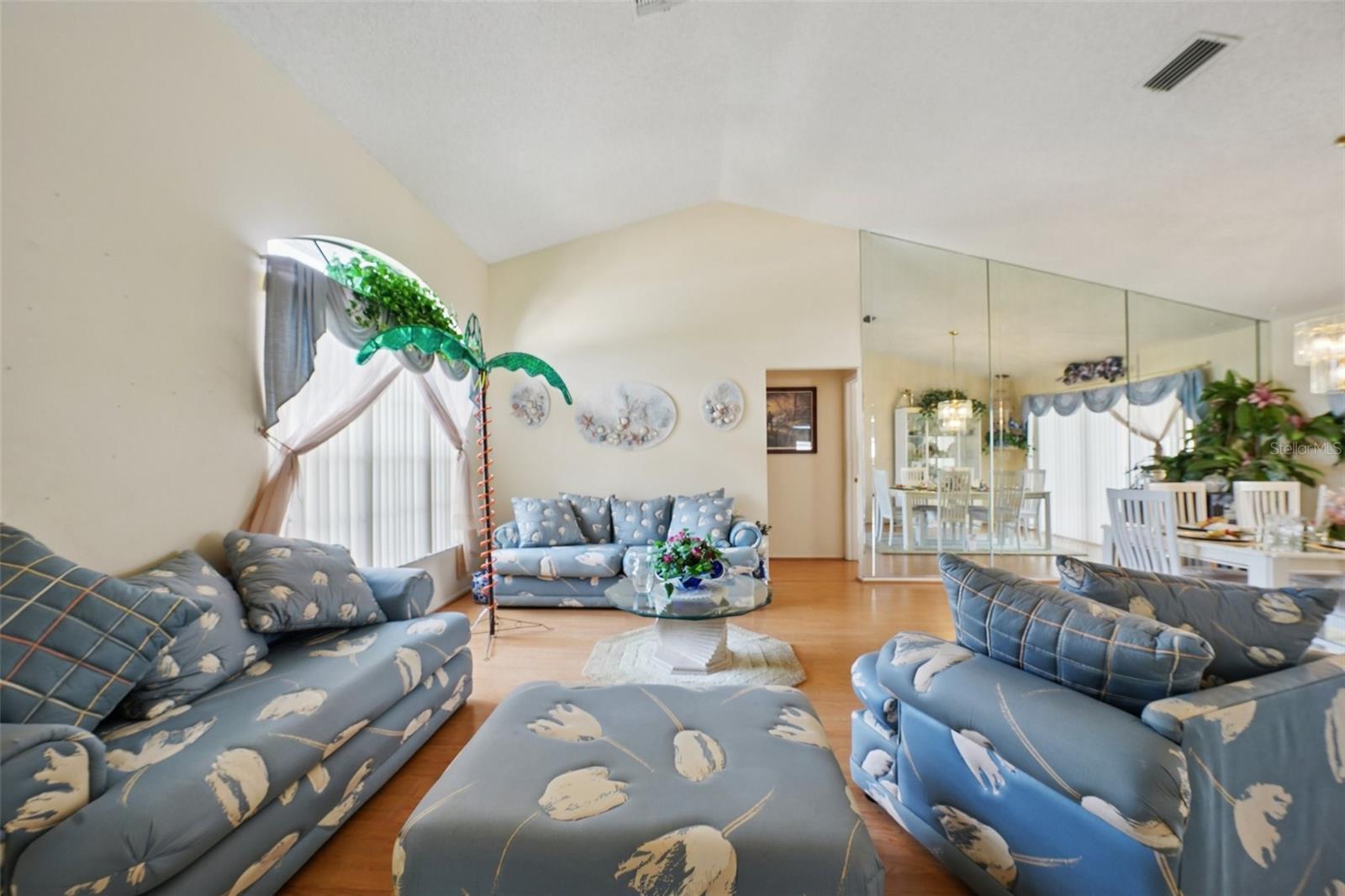 Image 14 of 53 For 14033 Pimberton Drive