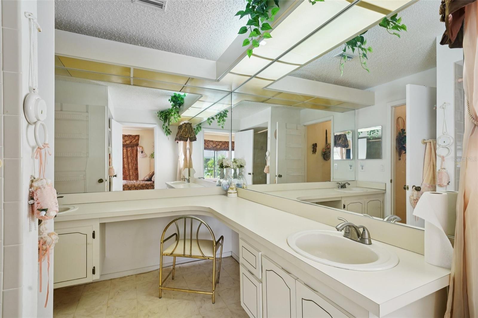 Image 41 of 53 For 14033 Pimberton Drive