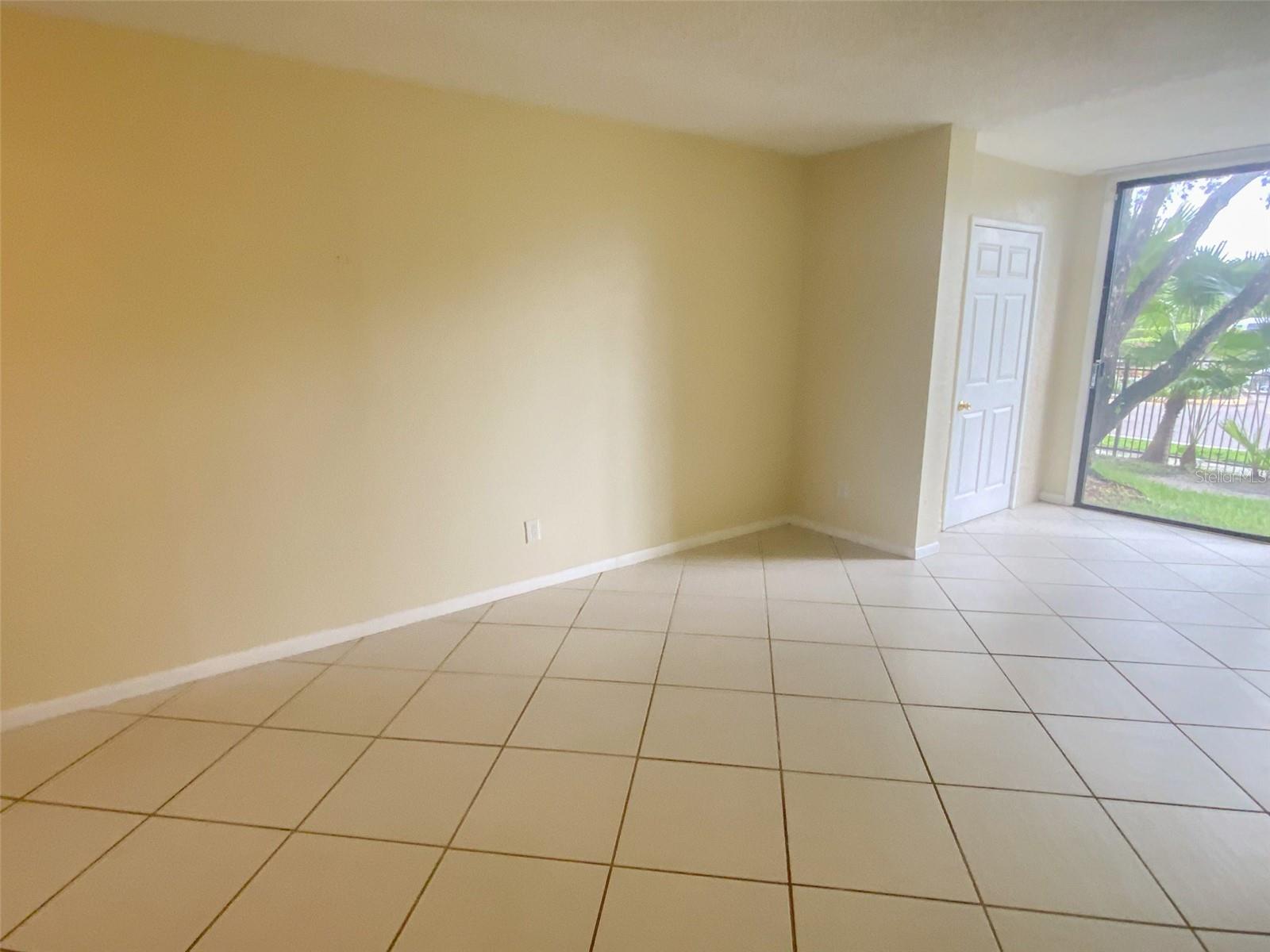 Image 14 of 39 For 2002 Blue Hawk Court 1714