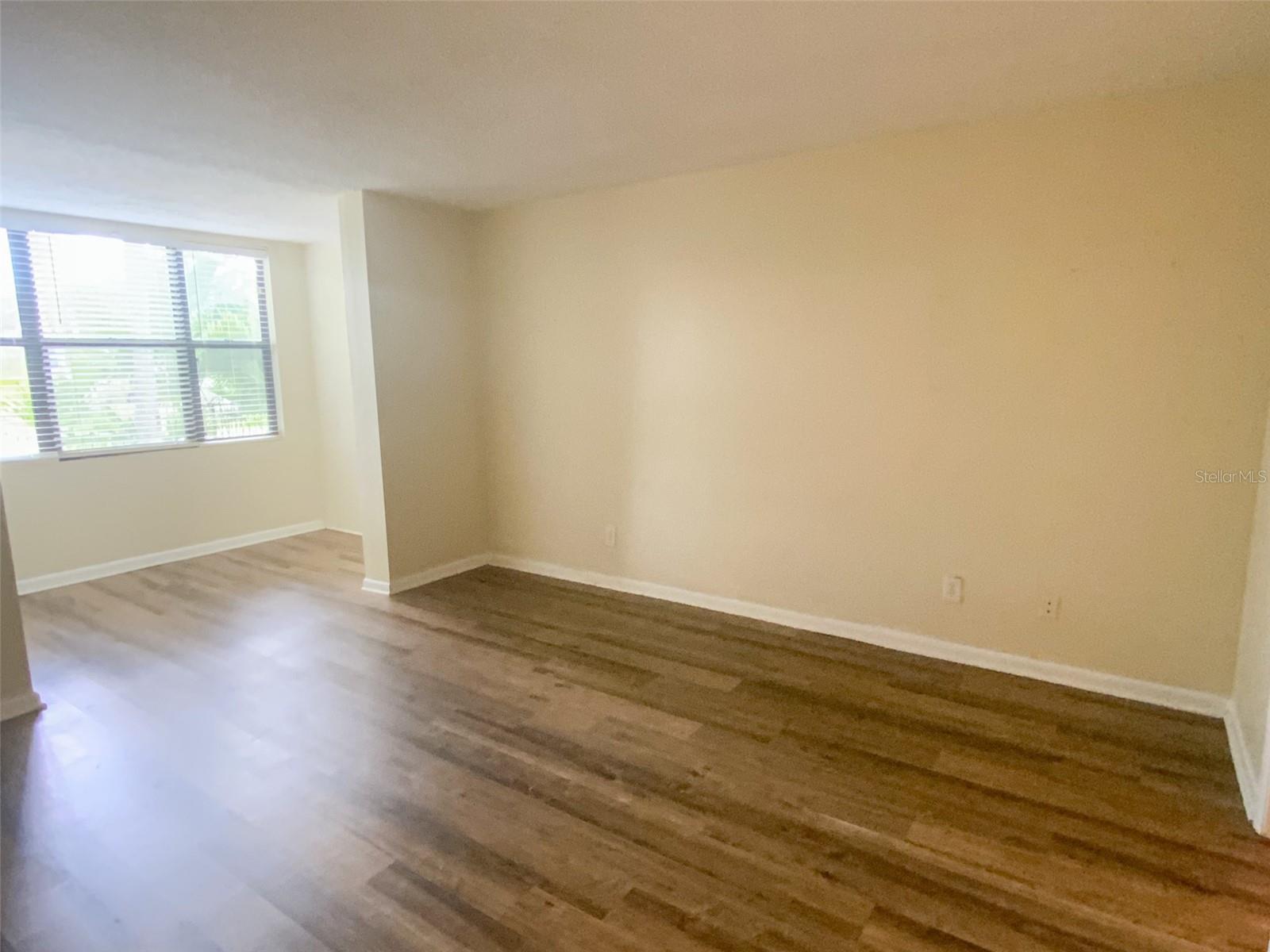 Image 17 of 39 For 2002 Blue Hawk Court 1714