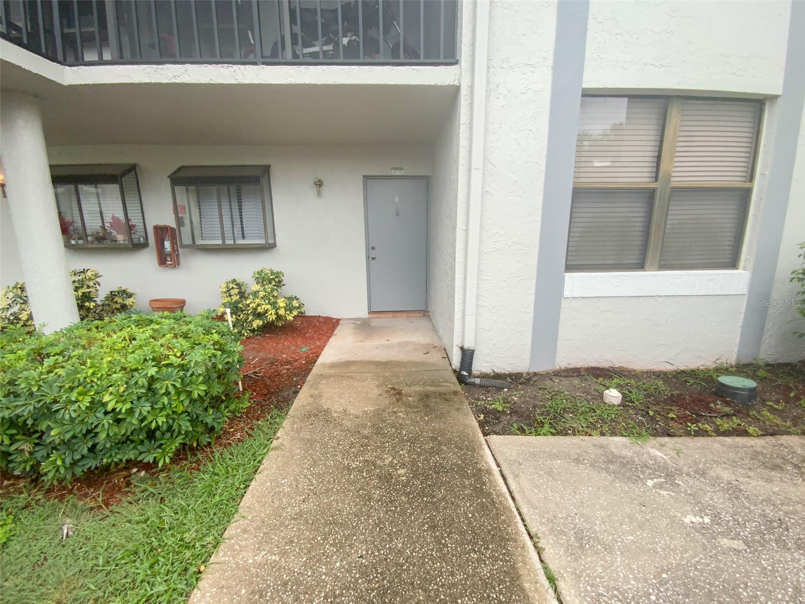 Image 2 of 39 For 2002 Blue Hawk Court 1714