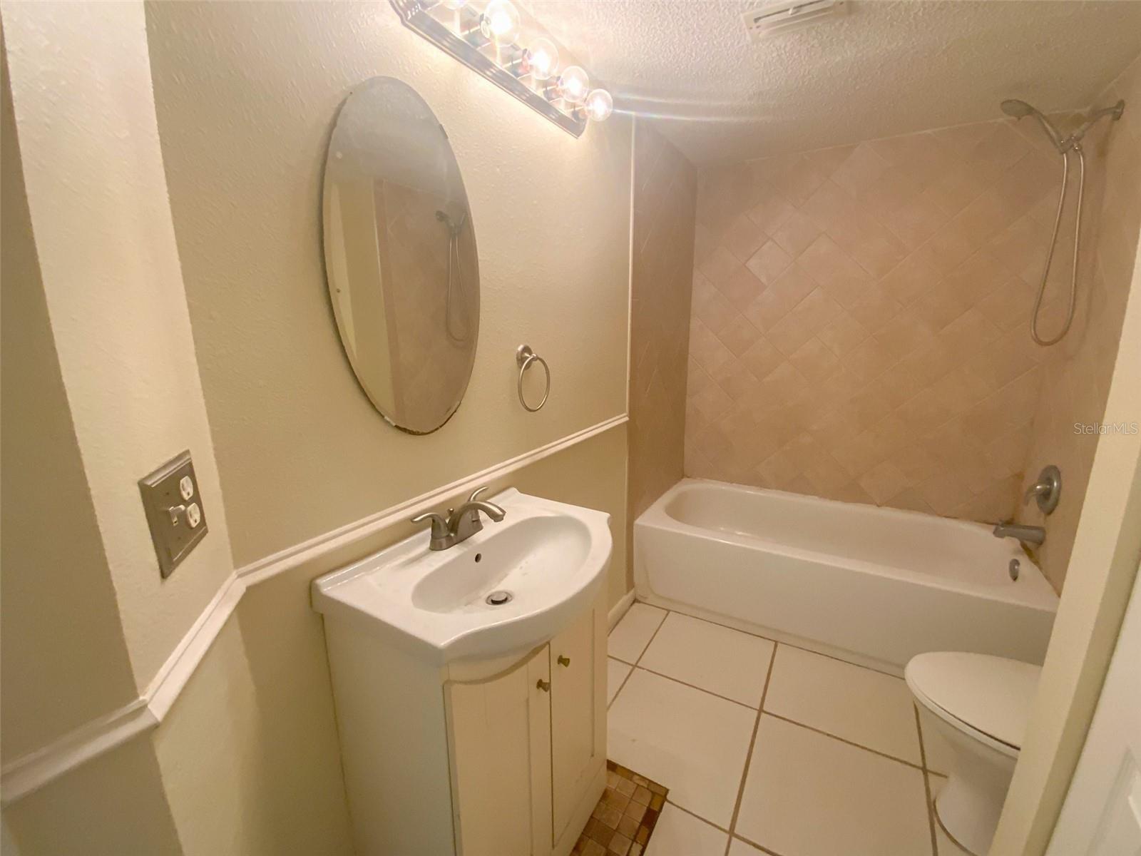 Image 26 of 39 For 2002 Blue Hawk Court 1714