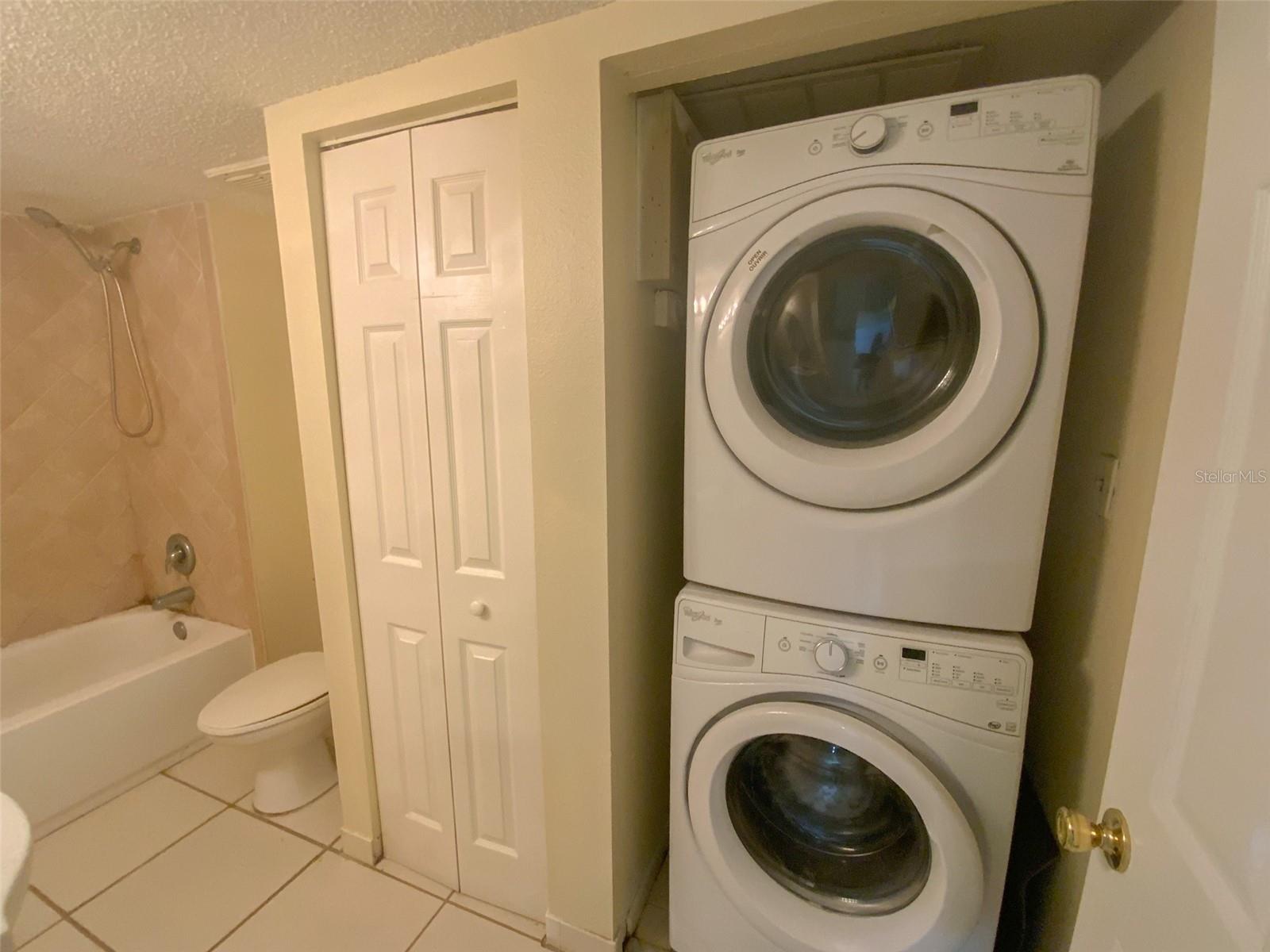 Image 27 of 39 For 2002 Blue Hawk Court 1714