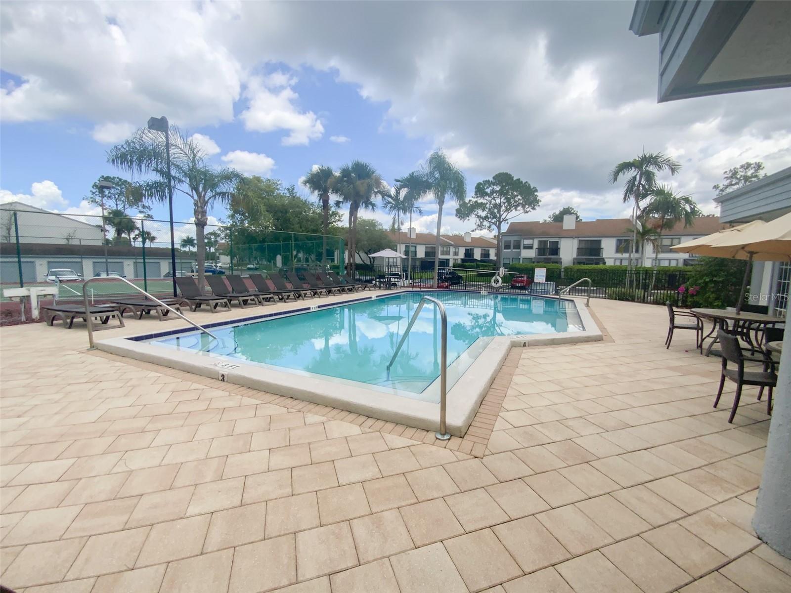 Image 29 of 39 For 2002 Blue Hawk Court 1714