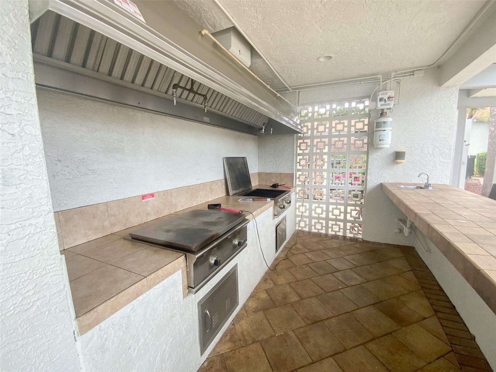 Image 35 of 39 For 2002 Blue Hawk Court 1714