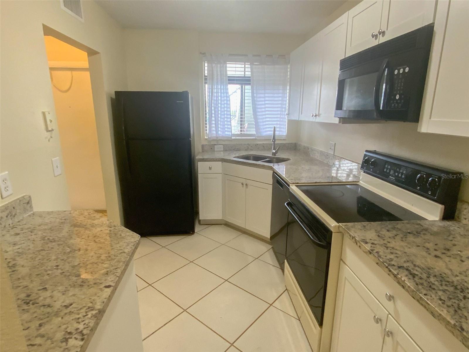 Image 6 of 39 For 2002 Blue Hawk Court 1714