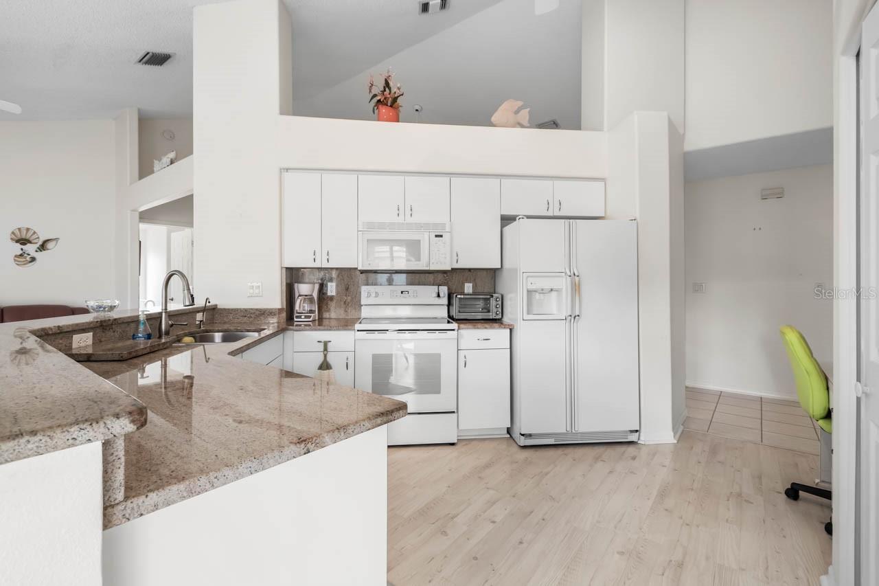 Image 11 of 50 For 930 Kings Boulevard 930