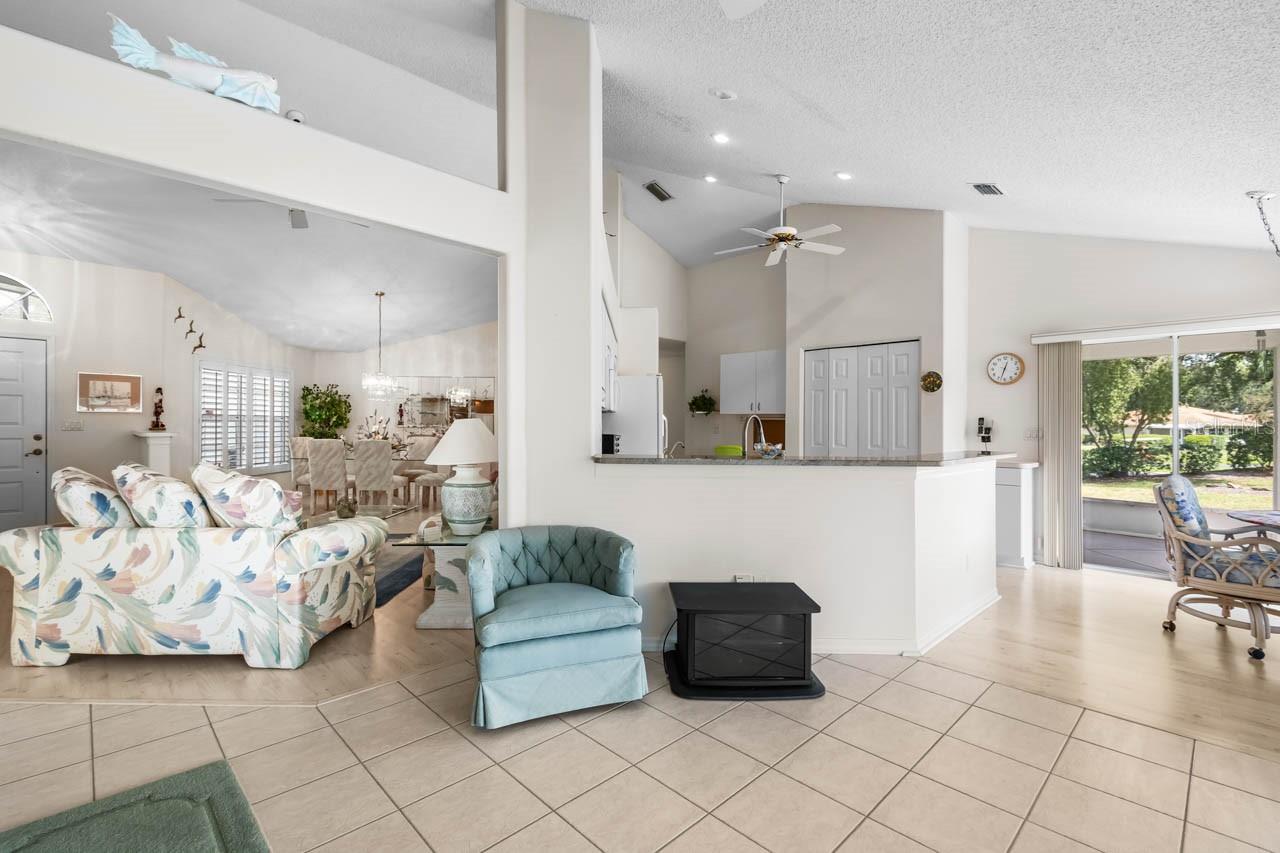 Image 15 of 50 For 930 Kings Boulevard 930