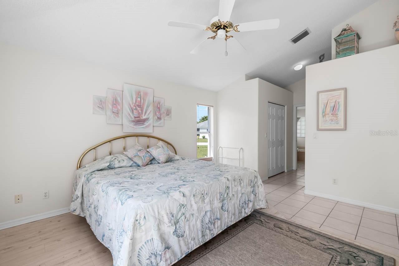 Image 17 of 50 For 930 Kings Boulevard 930