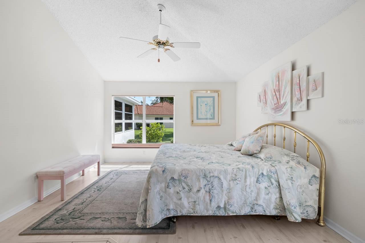 Image 18 of 50 For 930 Kings Boulevard 930