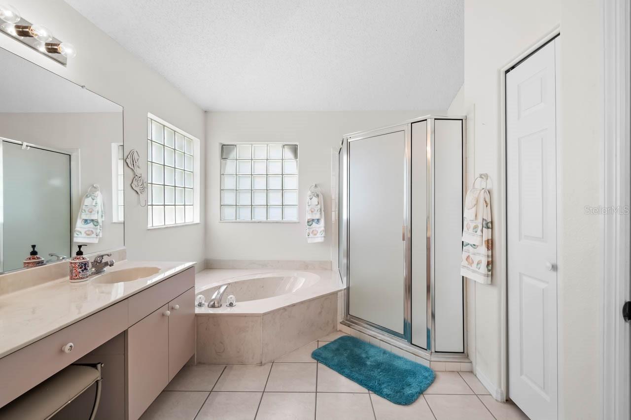 Image 19 of 50 For 930 Kings Boulevard 930