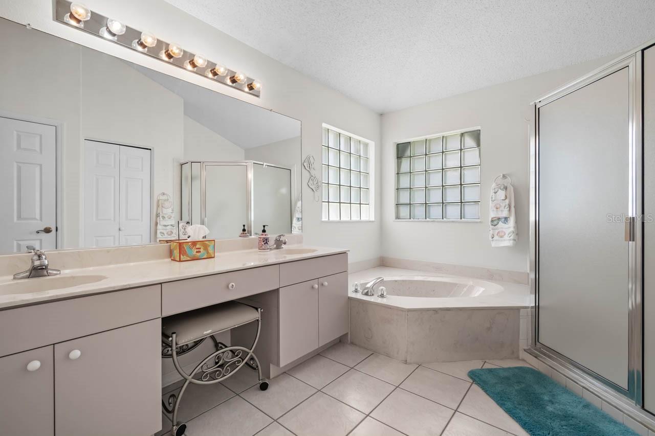 Image 20 of 50 For 930 Kings Boulevard 930