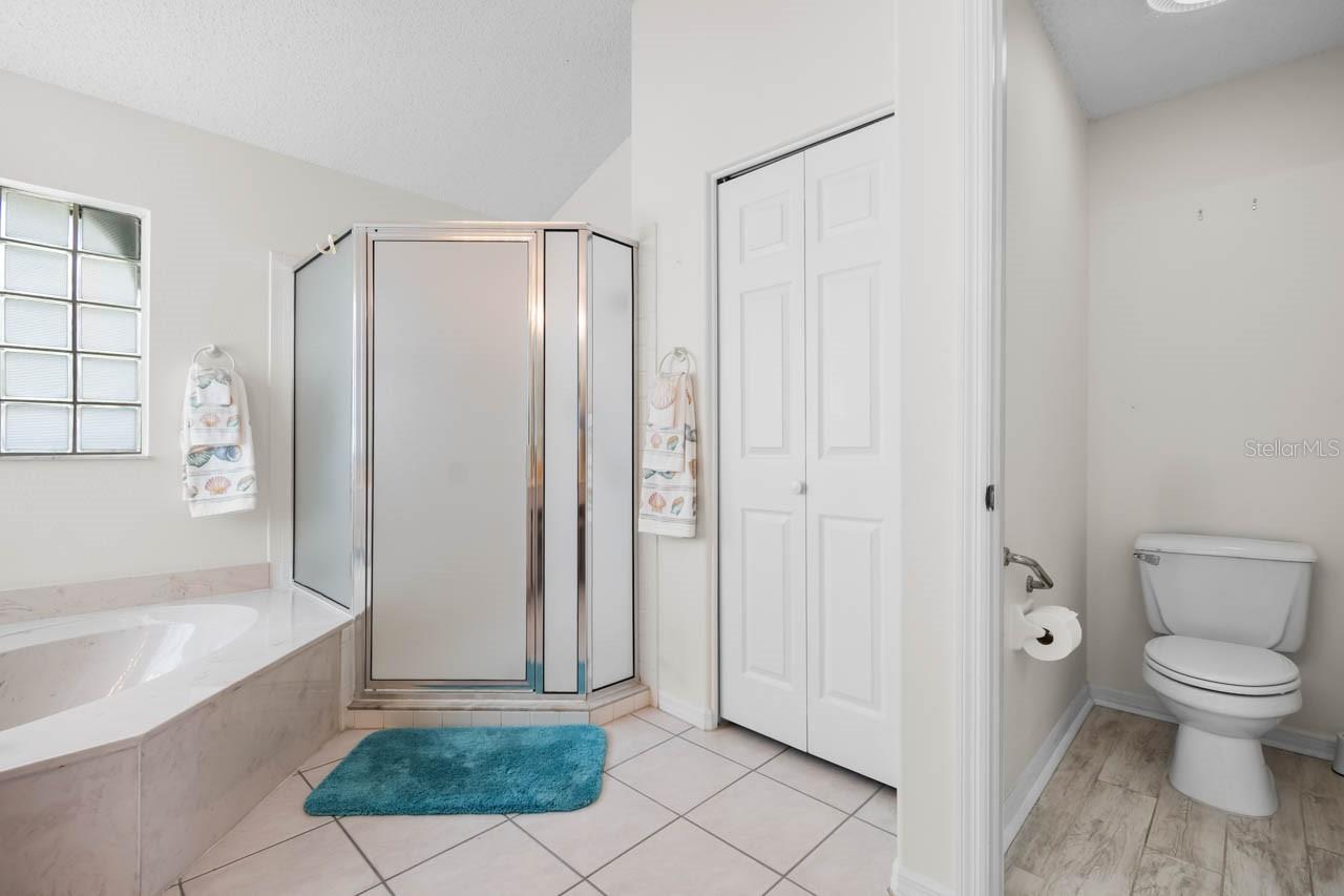 Image 21 of 50 For 930 Kings Boulevard 930