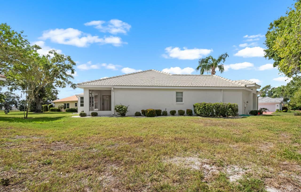 Image 28 of 50 For 930 Kings Boulevard 930