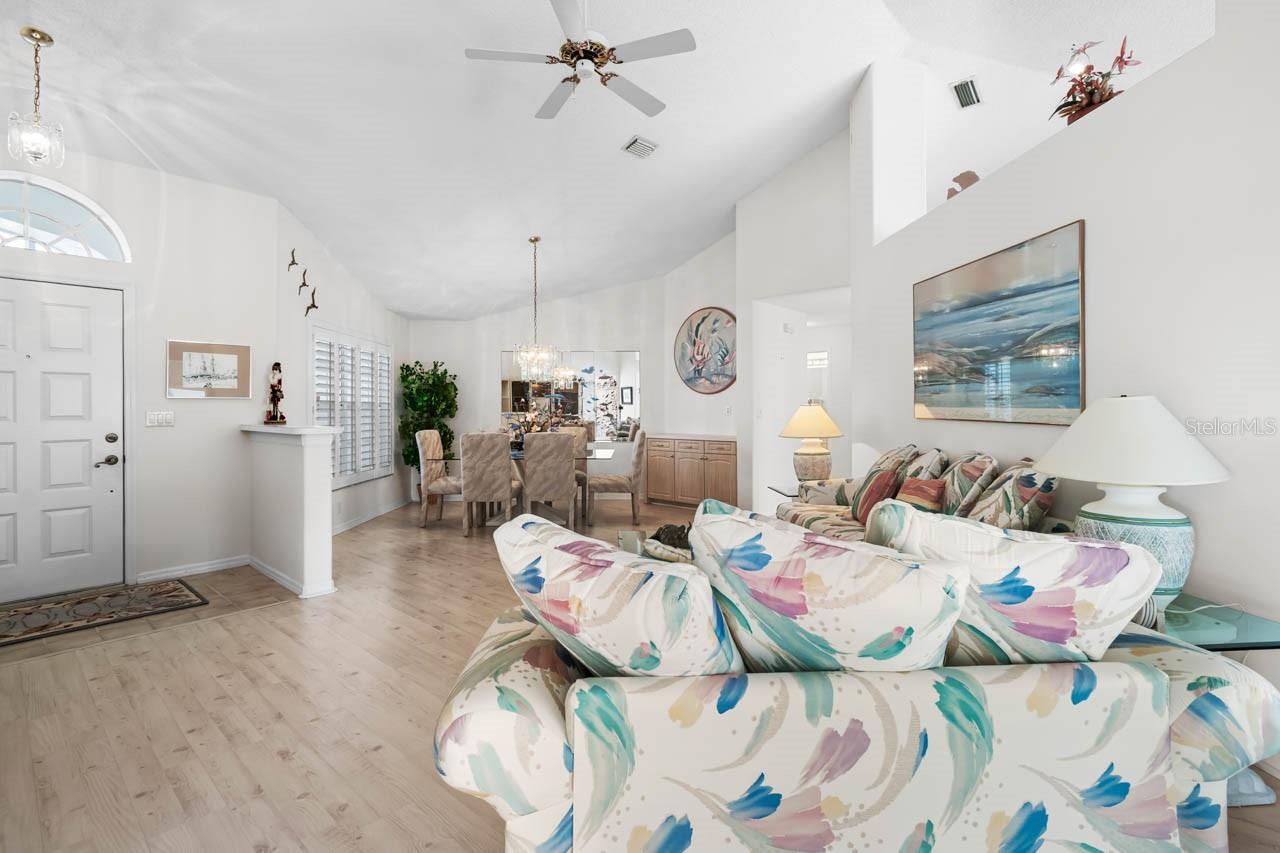 Image 4 of 50 For 930 Kings Boulevard 930