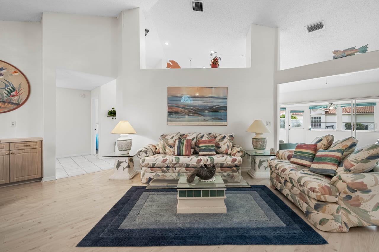 Image 5 of 50 For 930 Kings Boulevard 930