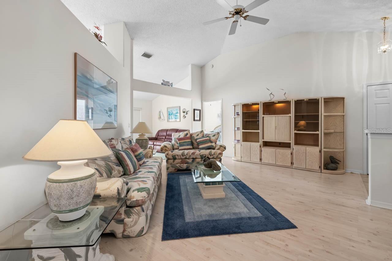 Image 7 of 50 For 930 Kings Boulevard 930