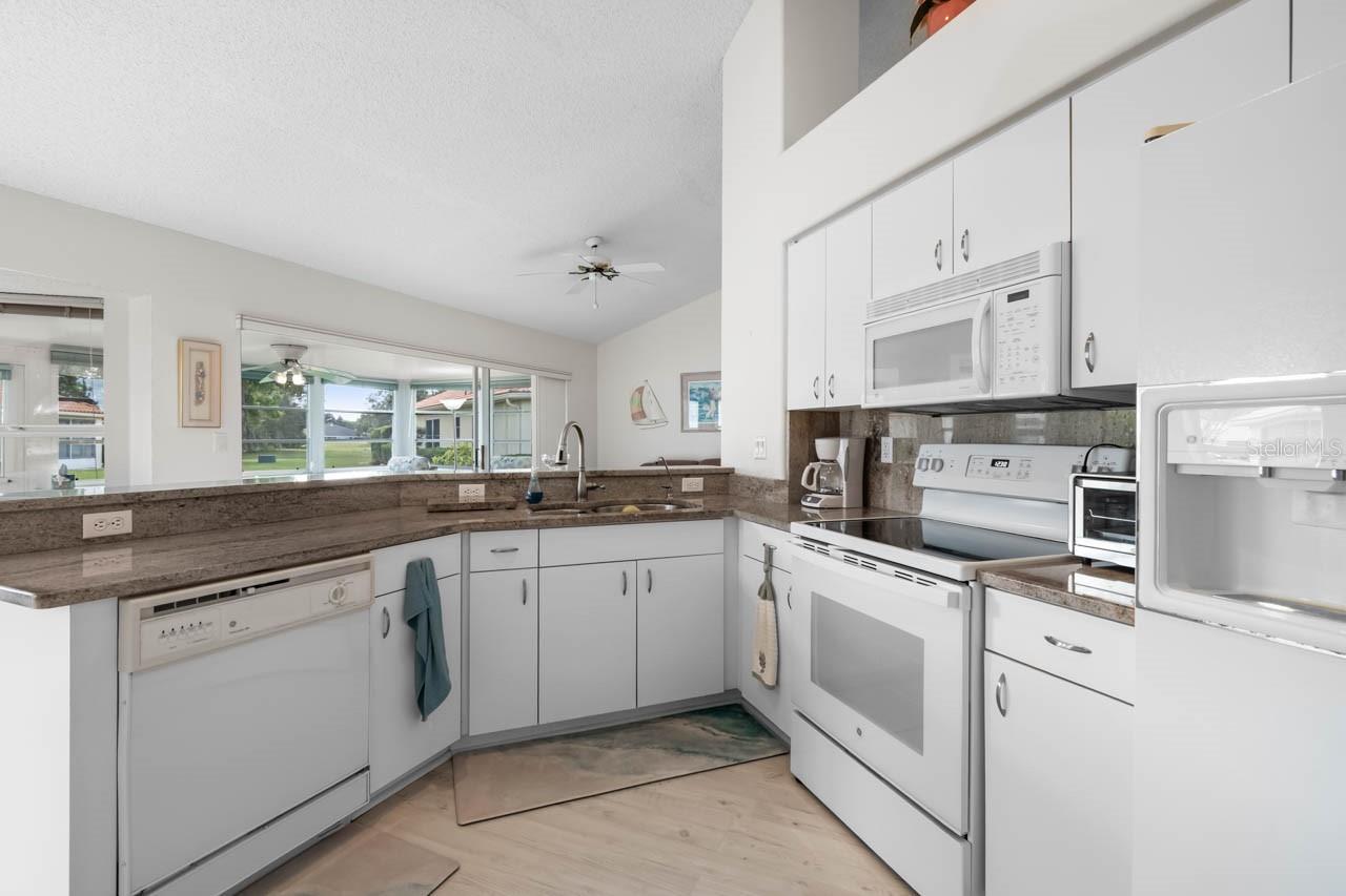 Image 8 of 50 For 930 Kings Boulevard 930