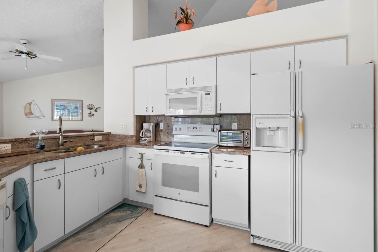 Image 9 of 50 For 930 Kings Boulevard 930