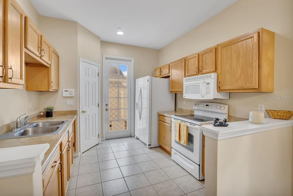 Image 6 of 40 For 9141 Camden Gardens Street